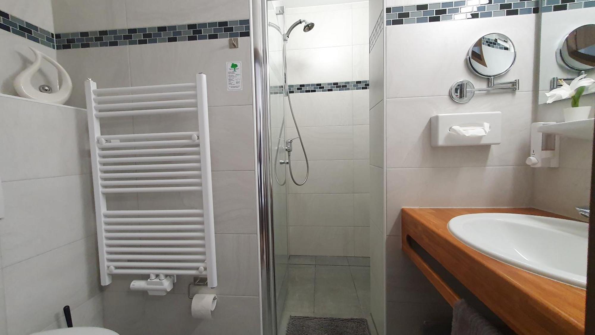 Hotel Garni Haus Alpine - Chiemgau Karte Inkl 루폴딩 외부 사진