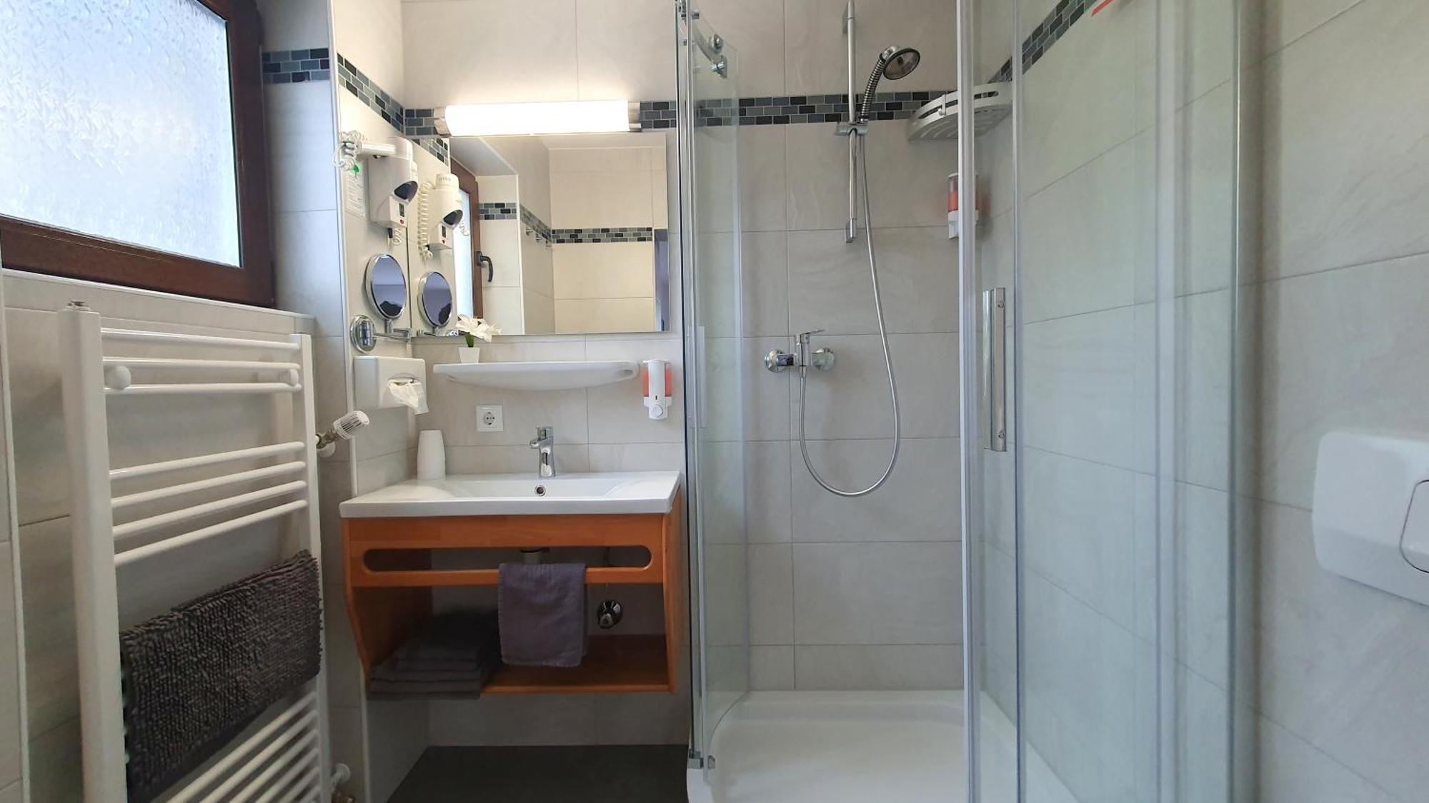 Hotel Garni Haus Alpine - Chiemgau Karte Inkl 루폴딩 외부 사진