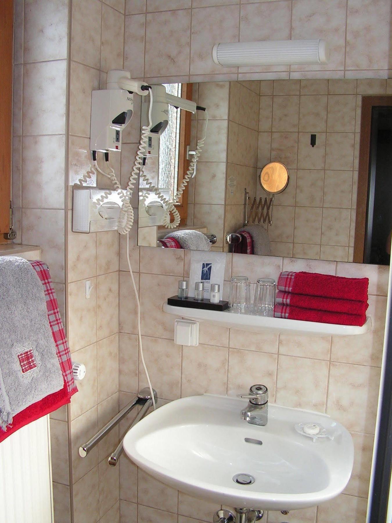 Hotel Garni Haus Alpine - Chiemgau Karte Inkl 루폴딩 외부 사진