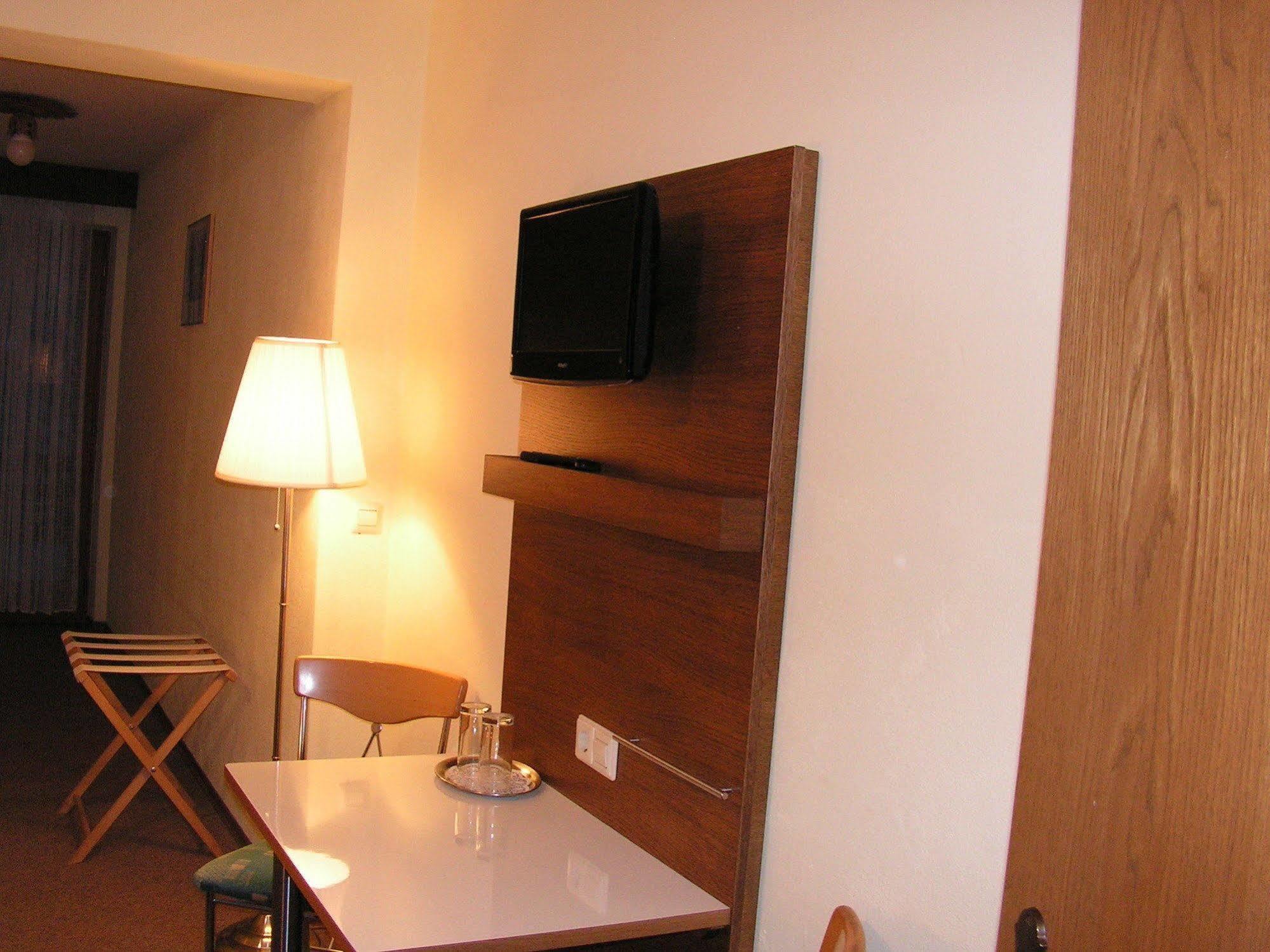 Hotel Garni Haus Alpine - Chiemgau Karte Inkl 루폴딩 외부 사진