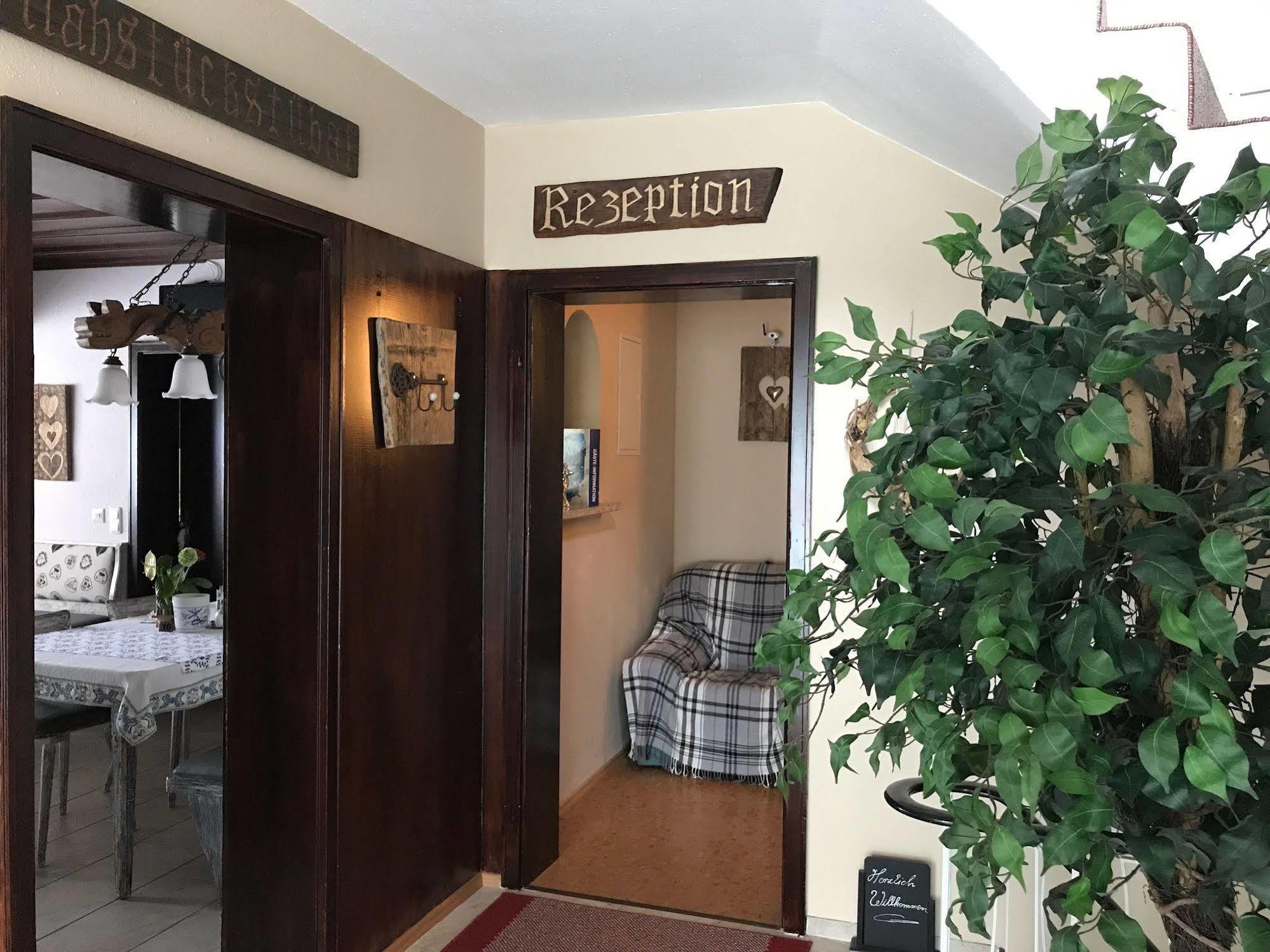 Hotel Garni Haus Alpine - Chiemgau Karte Inkl 루폴딩 외부 사진