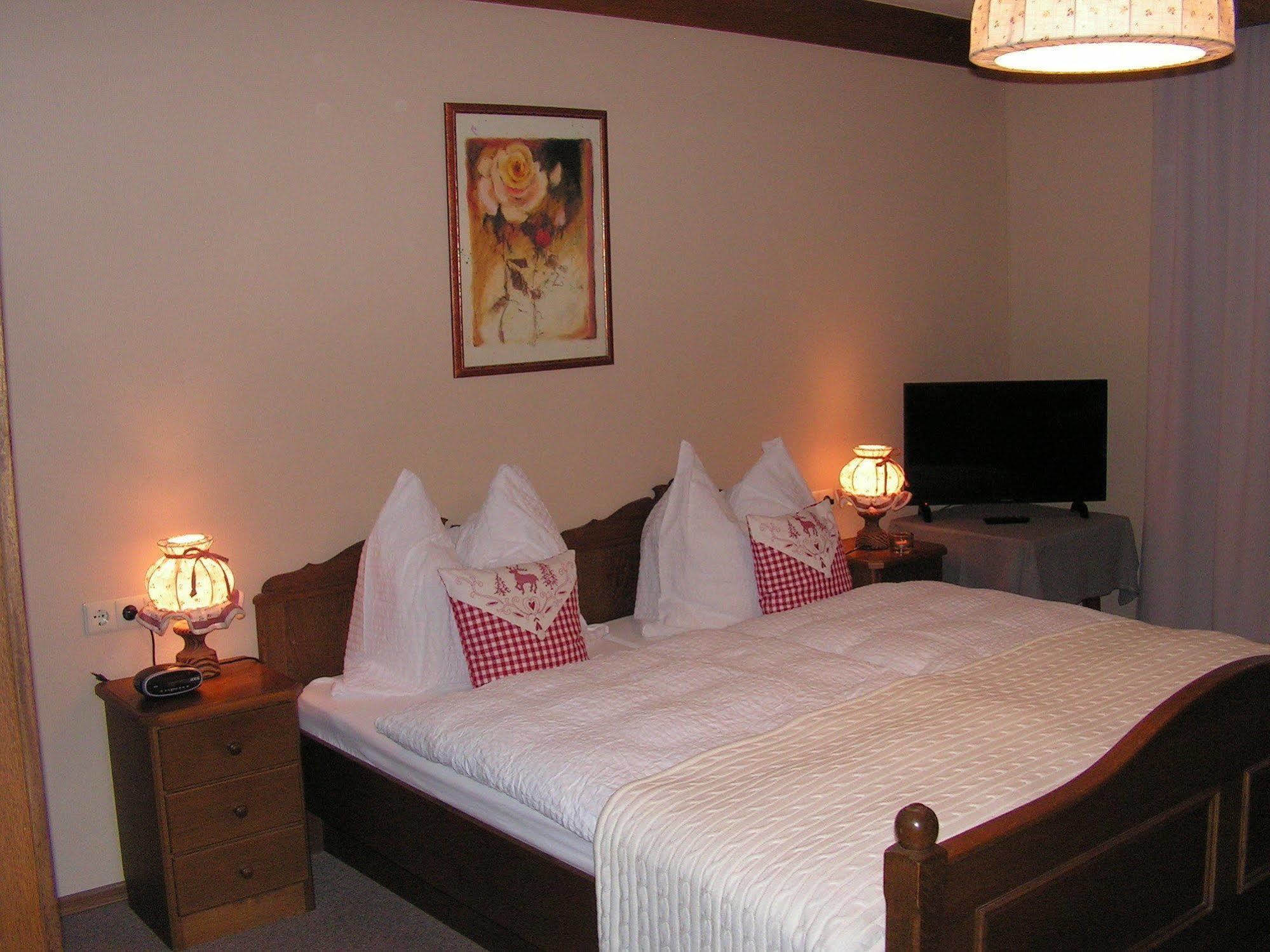 Hotel Garni Haus Alpine - Chiemgau Karte Inkl 루폴딩 외부 사진