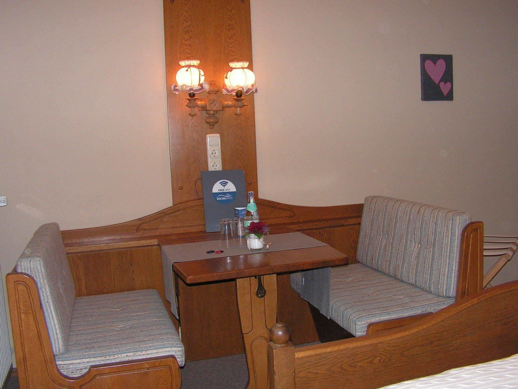 Hotel Garni Haus Alpine - Chiemgau Karte Inkl 루폴딩 외부 사진
